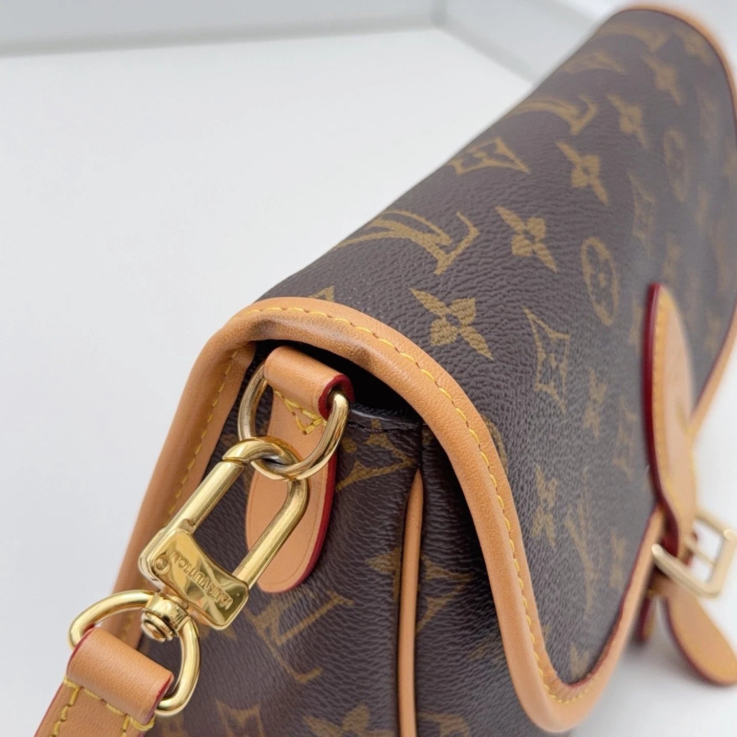 Louis Vuitton Diane Monogram Brown Gold Shoulder Bag Crossbody Excellent