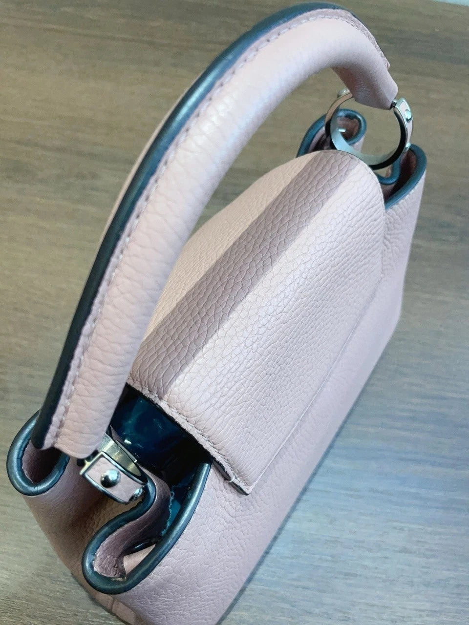 SJ0001 KY02225 Louis Vuitton Capucines BB