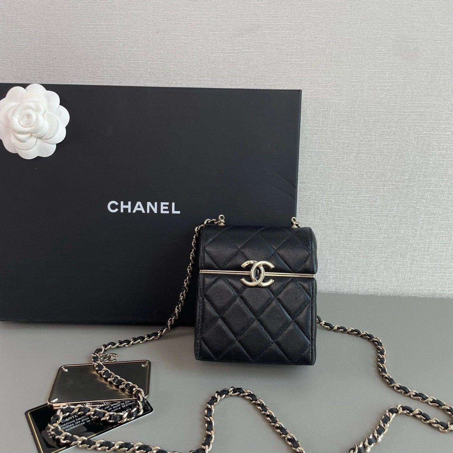 Chanel Diamond Chain Shoulder Crossbody Bag Black Gold Hardware Women
