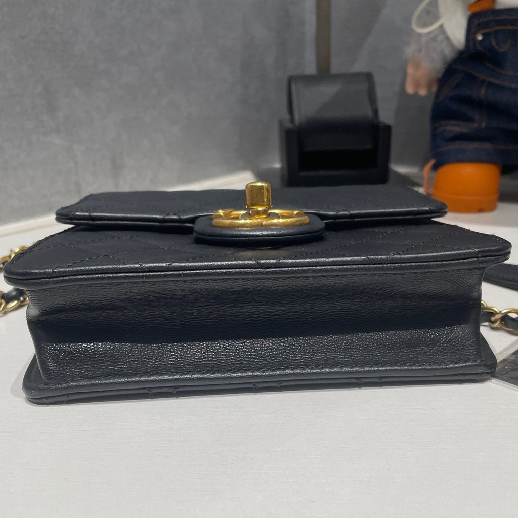 Chanel Black Gold Pearl Chain Shoulder Crossbody Bag Classic Quilted