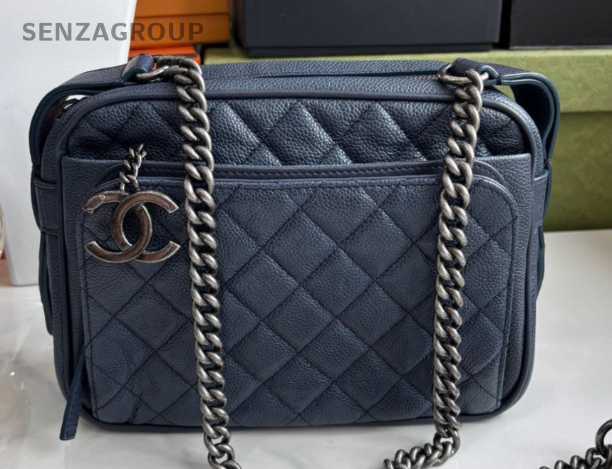 CHANEL Classic Diamond pattern Camera bag Calfskin Shoulder bag Crossbody
