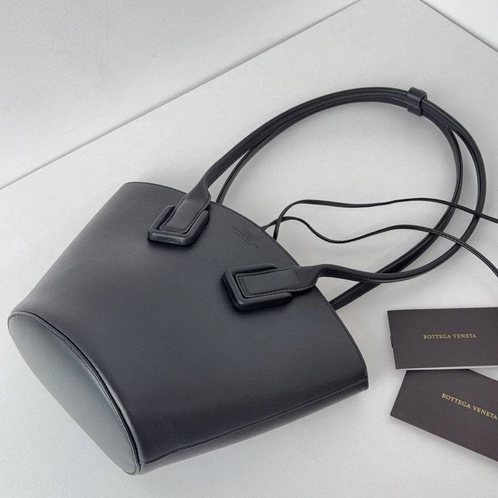 Excellent Bottega Veneta Basket Tote Calfskin Black Handbag Shoulder Bag