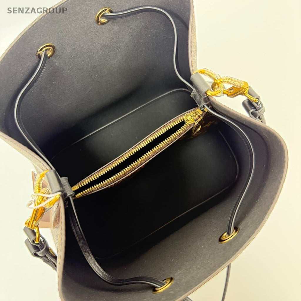 SJ0001 LV noe bucket black strap and interior