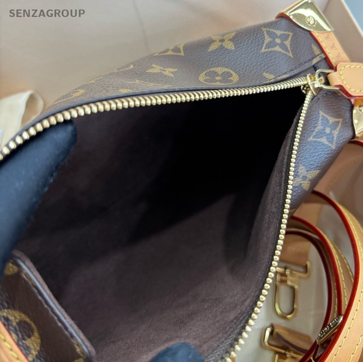 Louis Vuitton Monogram MM Shoulder Bag Crossbody Brown Gold Women Classic