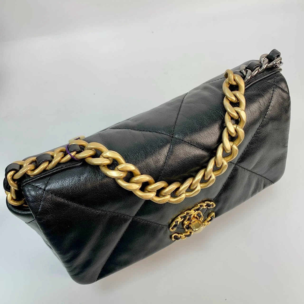 SJ0001 QQ2723 CHANEL 19 Handbag Z