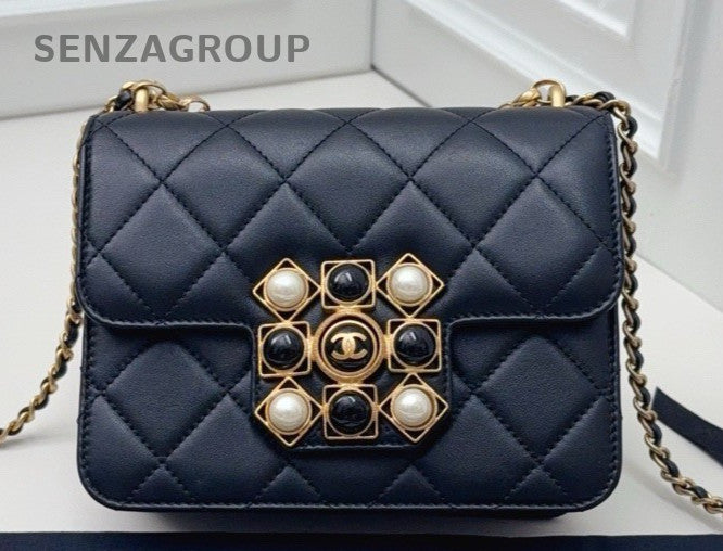 Chanel Vintage Calfskin Chain Shoulder Bag Crossbody Black Gold Women Classic