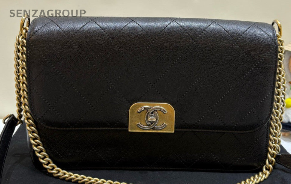 Chanel Classic Flap Chain Shoulder Bag Crossbody Black Gold Used Women Designer