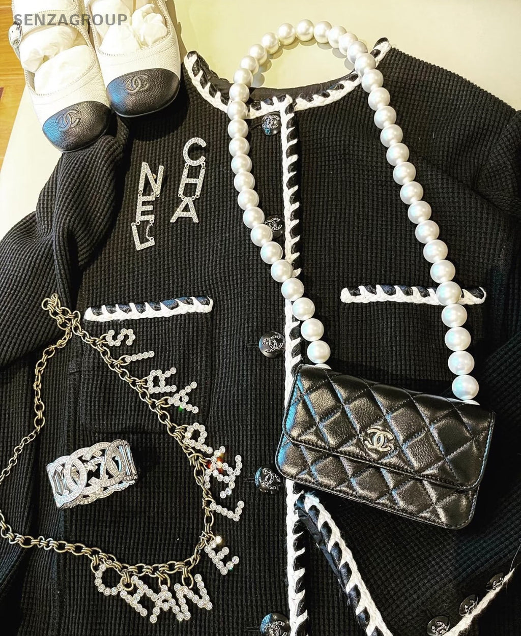 Chanel Pearl-Embellished woc Belt Crossbody Shoulder Bag Black Gold Brand New