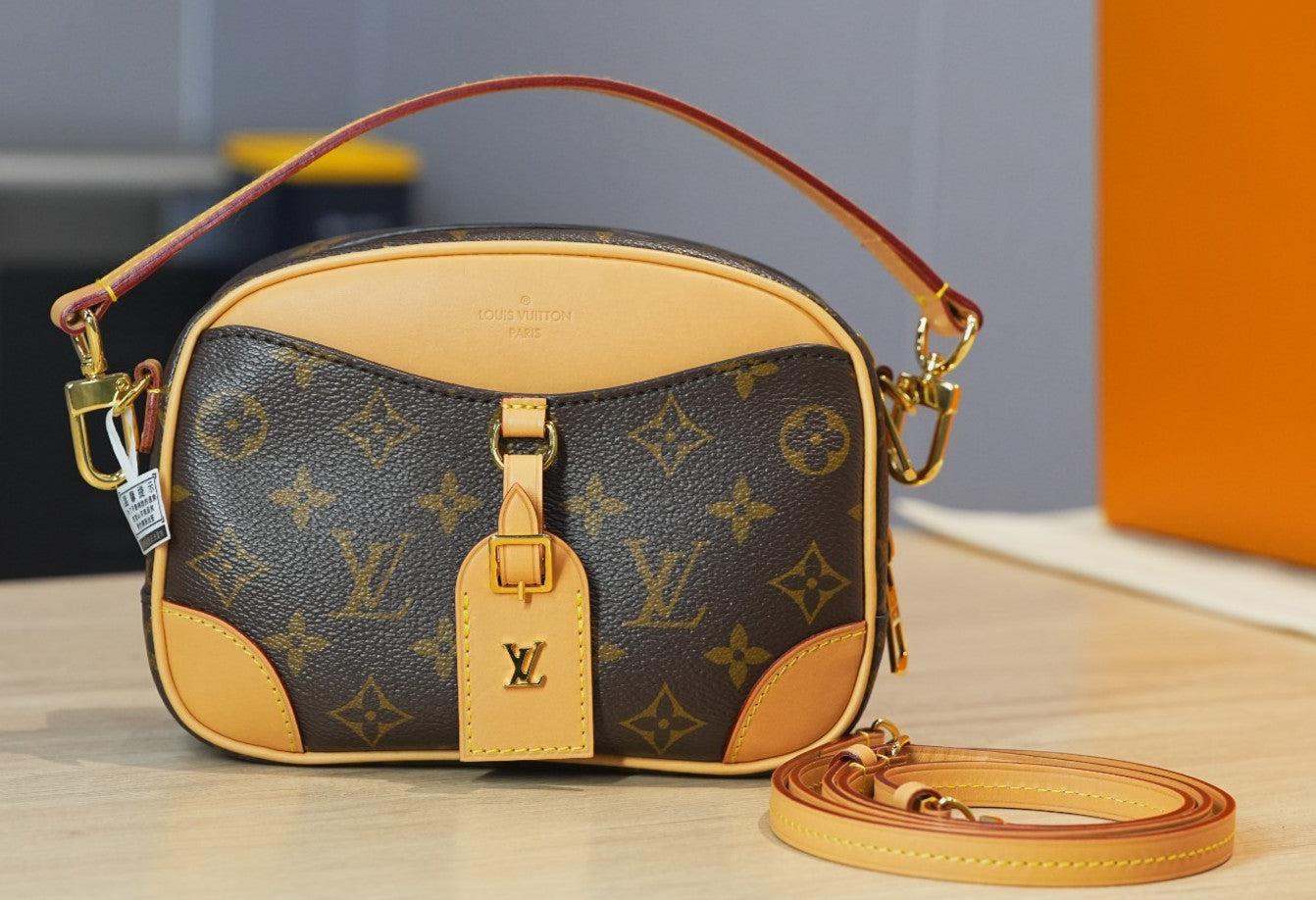 Louis Vuitton Deauville Monogram Canvas Handbag Crossbody Almost Brand NEW