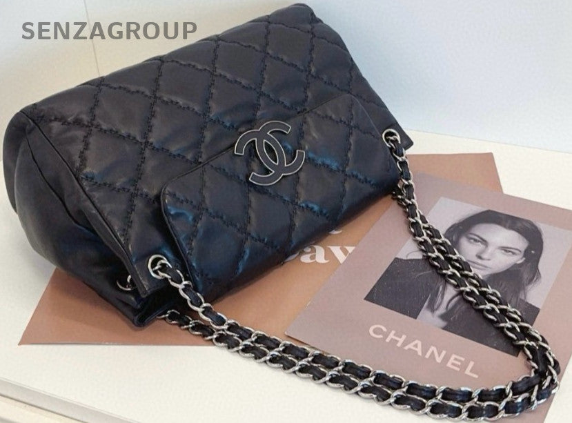CHANEL CC chain Logo Diamond pattern Shoulder Handbag Black Silver