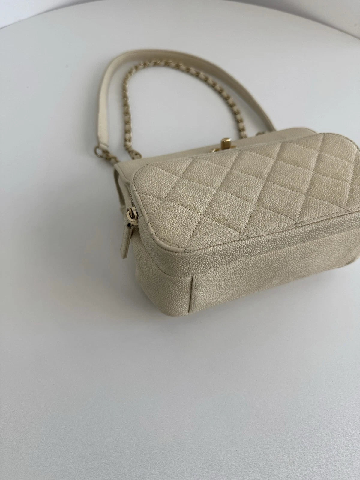 Chanel Diamond Caviar Leather Chain Beige Shoulder Bag Diamond Gold Hardware