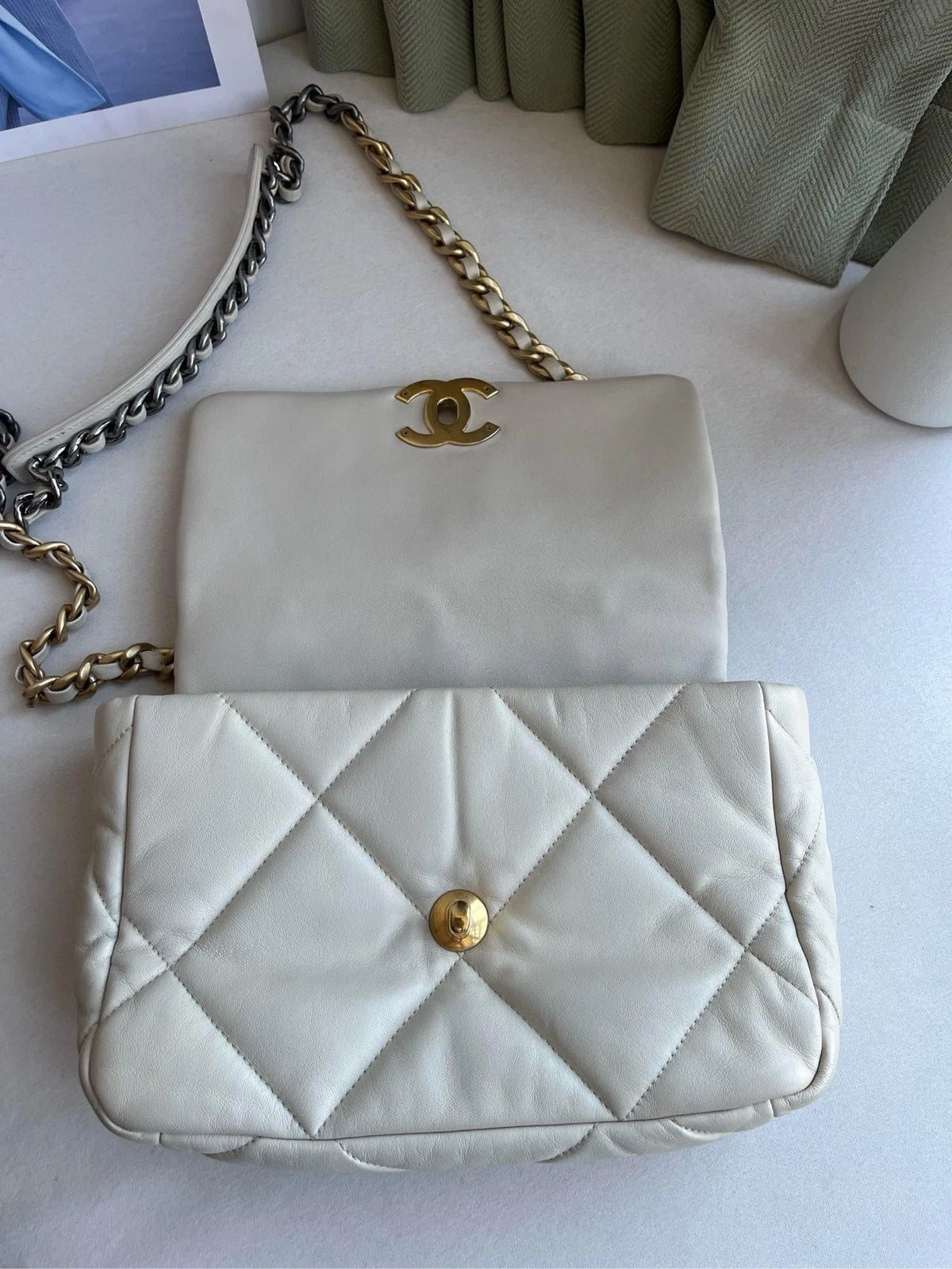 CHANEL Ivory 19Bag Shoulder Crossbody Bag For Women