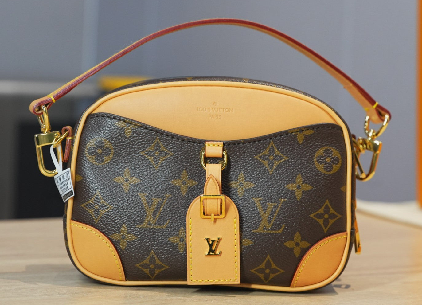 Louis Vuitton Deauville Monogram Canvas Handbag Crossbody Almost Brand NEW