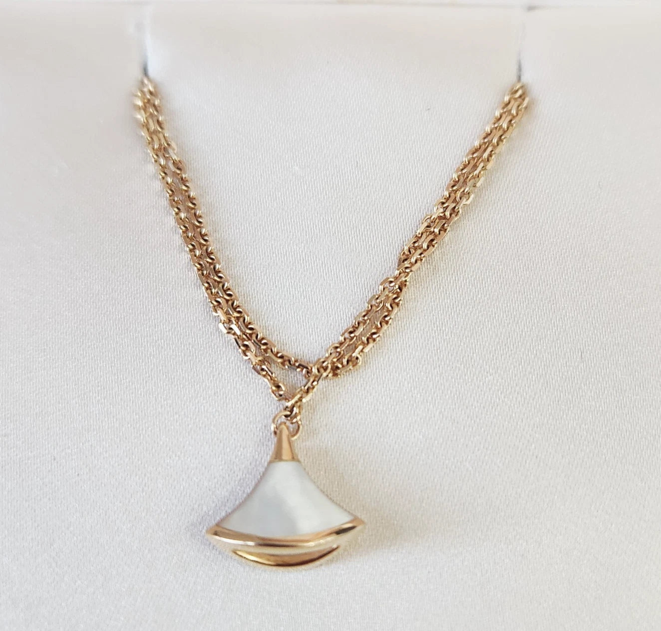 Bvlgari Divas' Dream 18K Rose Gold Pendant Bracelet With Mother of Pearl