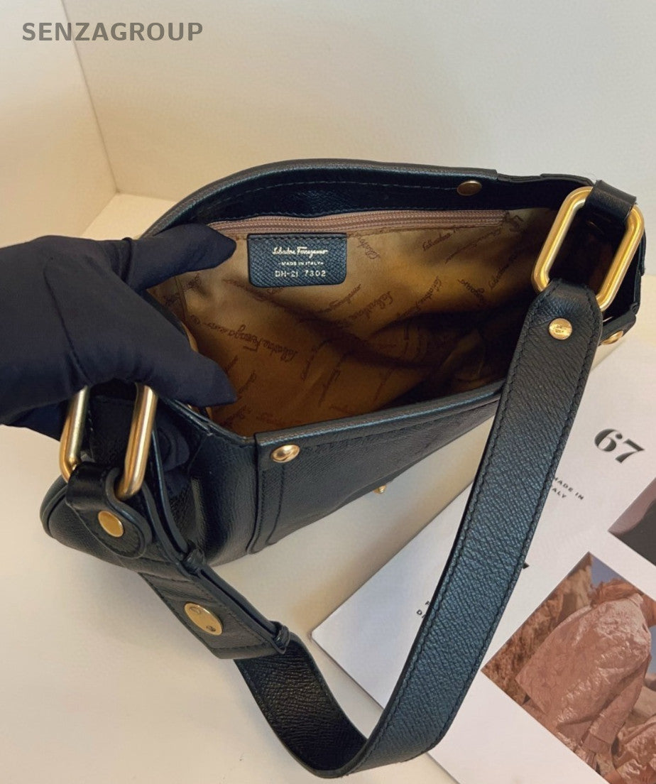 Ferragamo Hobo Horseshoe buckle Shoulder bag Women Black