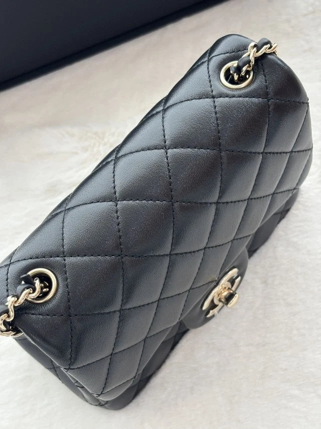 CHANEL Black Gold Chain Crossbody Shoulder Bag For Women