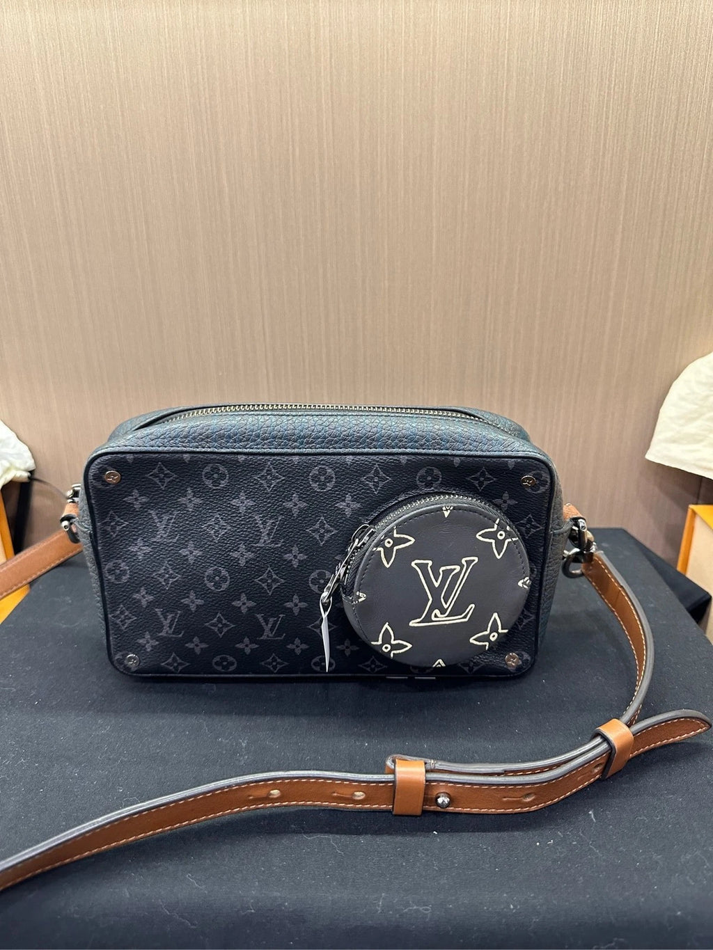 Louis Vuitton Black Leather Volga On Strap Shoulder Camera Bag For Women