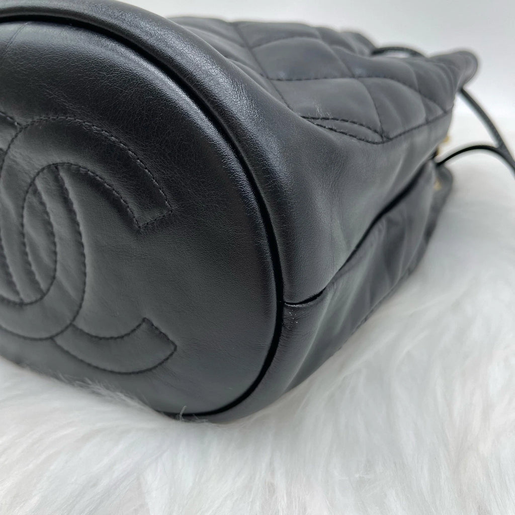 Pre-owned CHANEL Black Leather Quilted Bucket Shoulder Crossbody Bag For Women