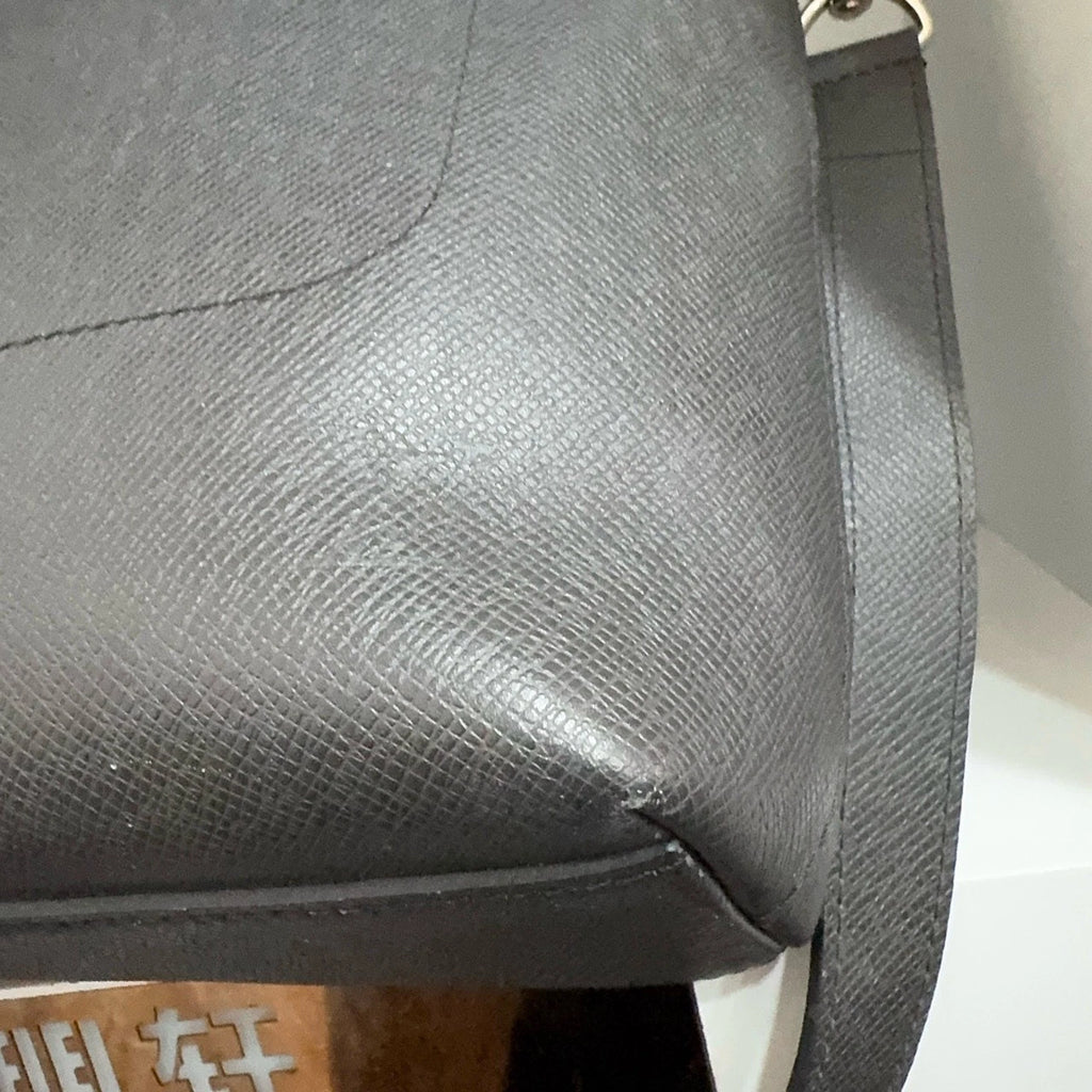 Louis Vuitton Black Taiga Leather Vertical Briefcase Handbag Crossbody Women
