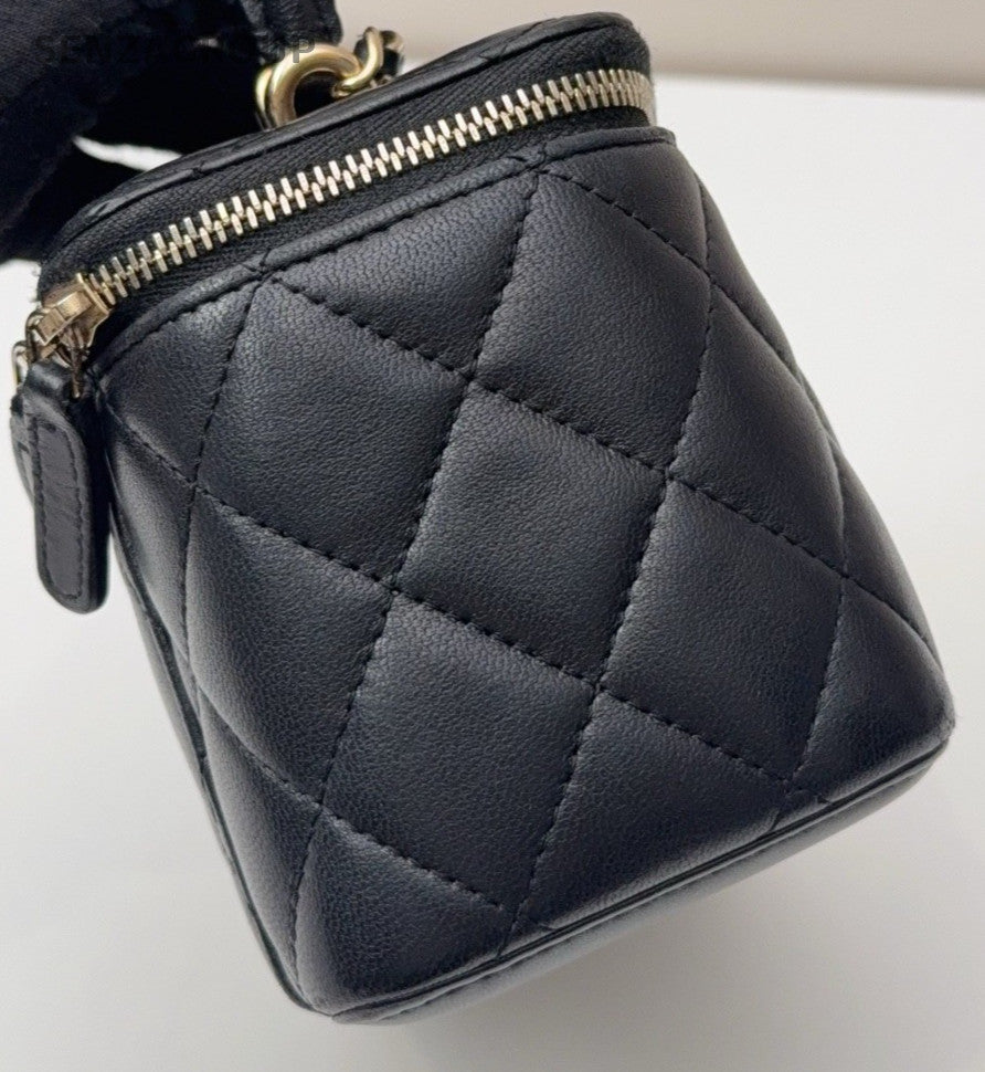 Chanel Lambskin Diamond Pattern Handbag Chain Shoulder Bag Black Gold Women