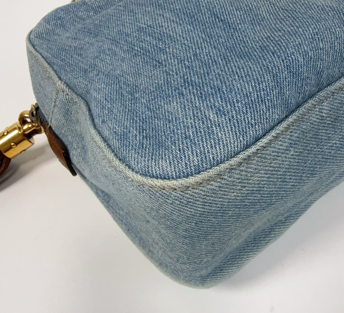 Gucci Soho Tote Denim Chain Handbag Shoulder Bag Blue Gold Women Classic