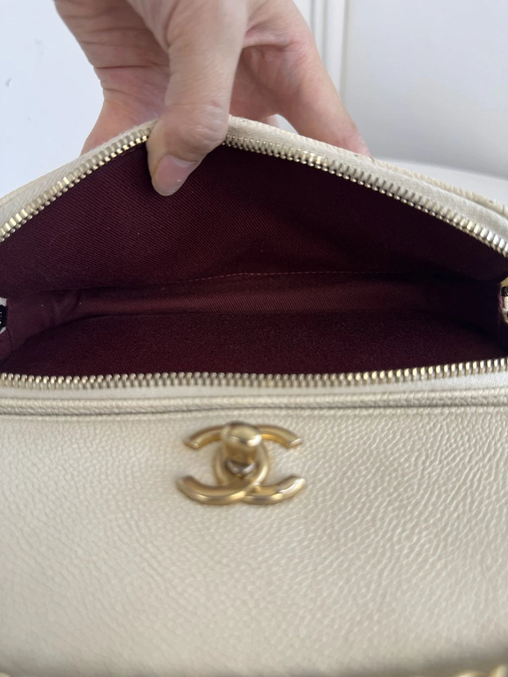 Chanel Diamond Caviar Leather Chain Beige Shoulder Bag Diamond Gold Hardware