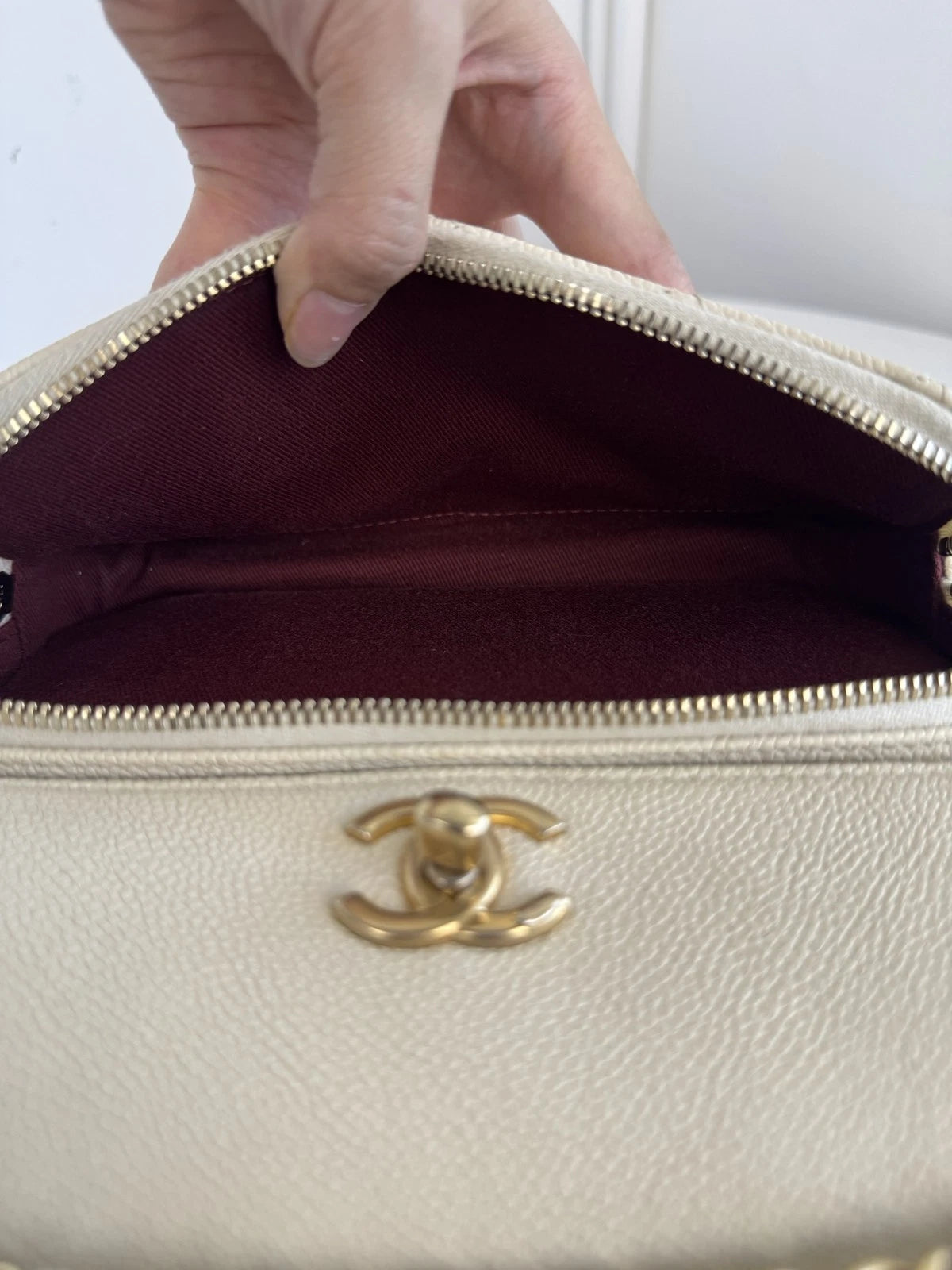 Chanel Diamond Caviar Leather Chain Beige Shoulder Bag Diamond Gold Hardware