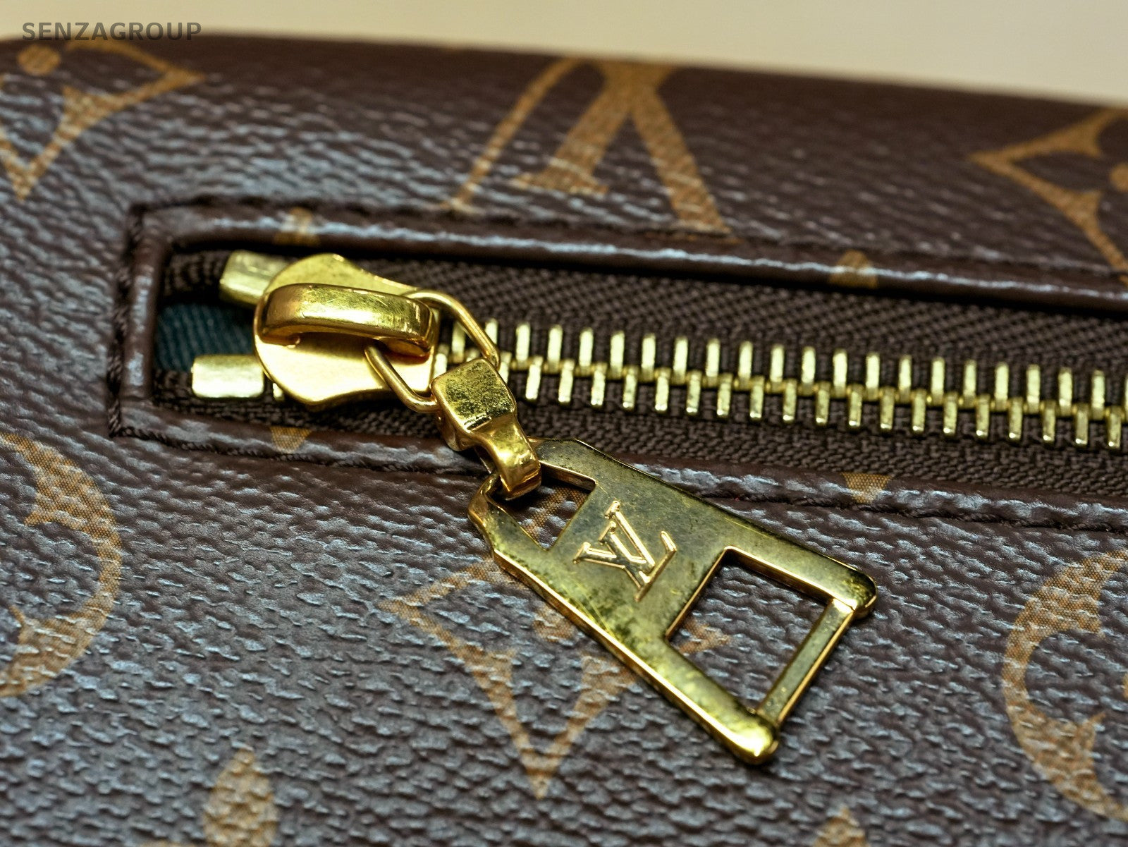 Louis Vuitton Bumbag Monogram Canvas Crossbody Shoulder bag Classic