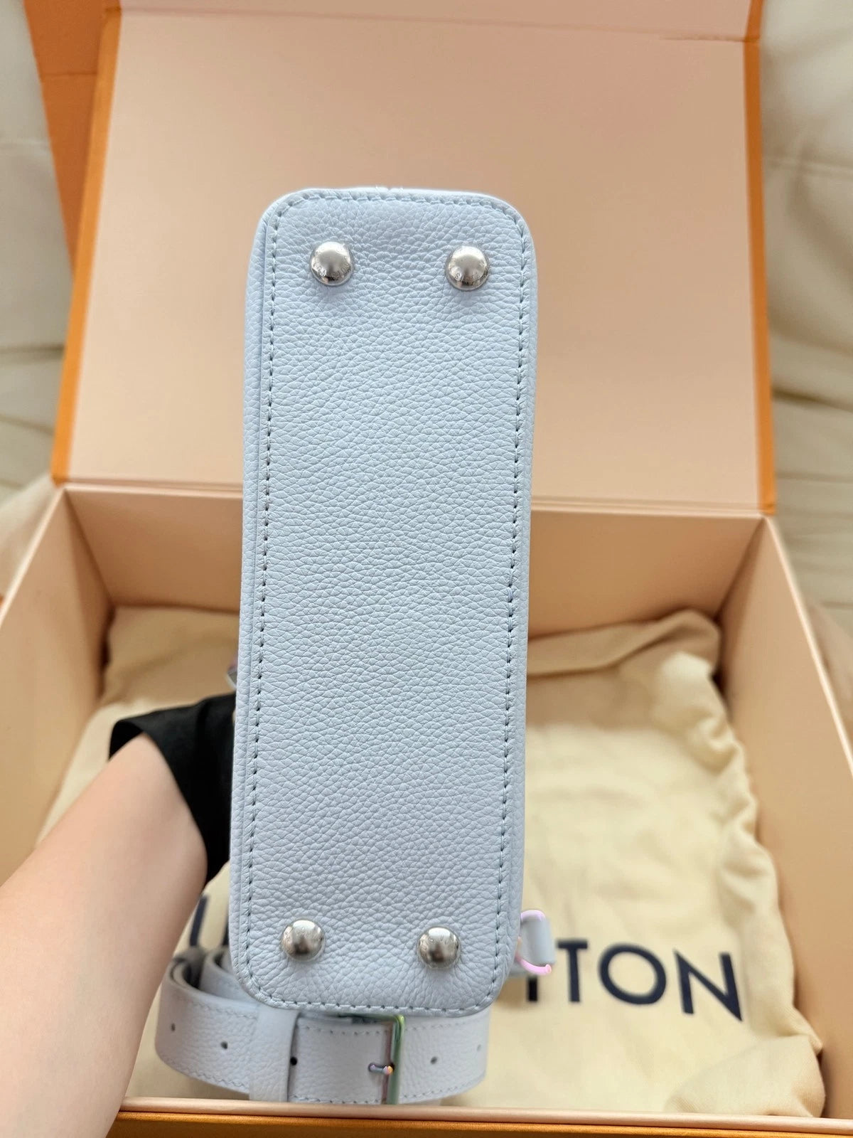 Louis Vuitton Capucines Blue Crossbody Handbag Excellent