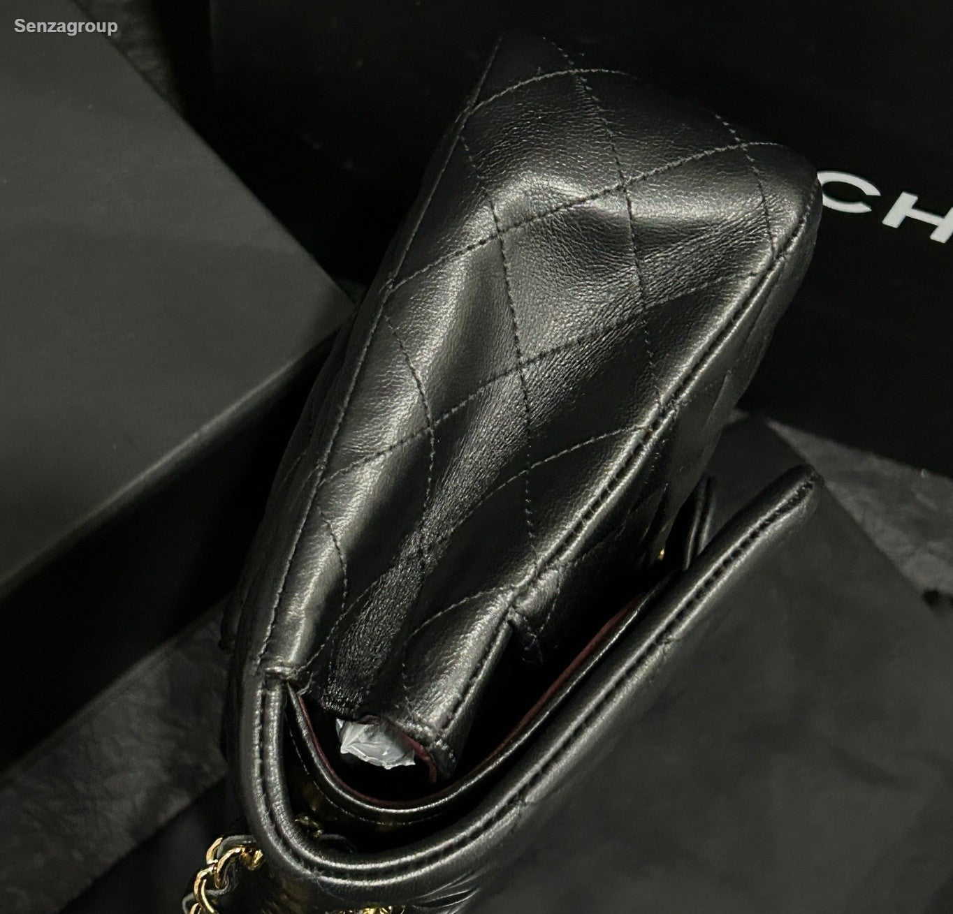 Chanel Classic Flap MM Chain Shoulder Bag Crossbody Black Gold Women Fashion