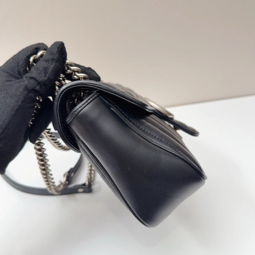 Gucci Marmont26 MM Chain Shoulder Bag Crossbody Black Silver Women