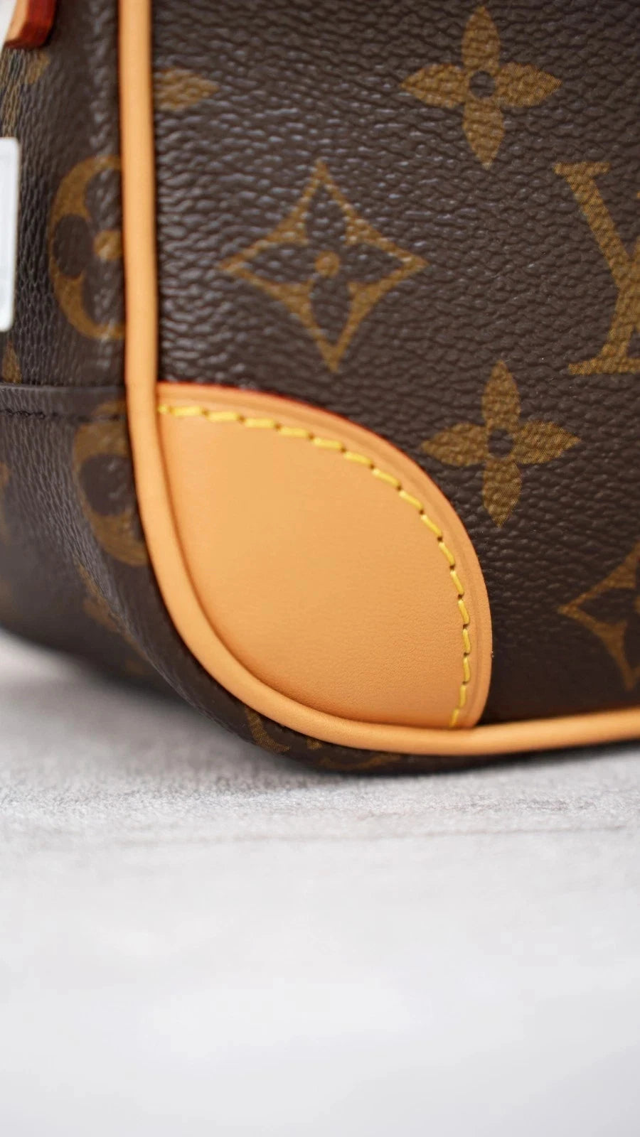 Louis Vuitton Deauville Monogram Canvas Shoulder Bag Crossbody Excellent