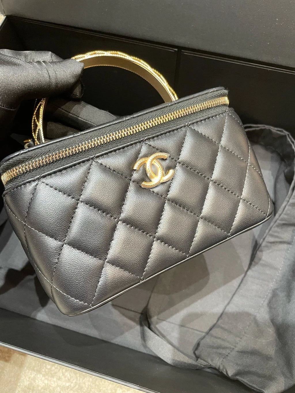 CHANEL Lambskin Metal Handle Vanity Case Bag For Women