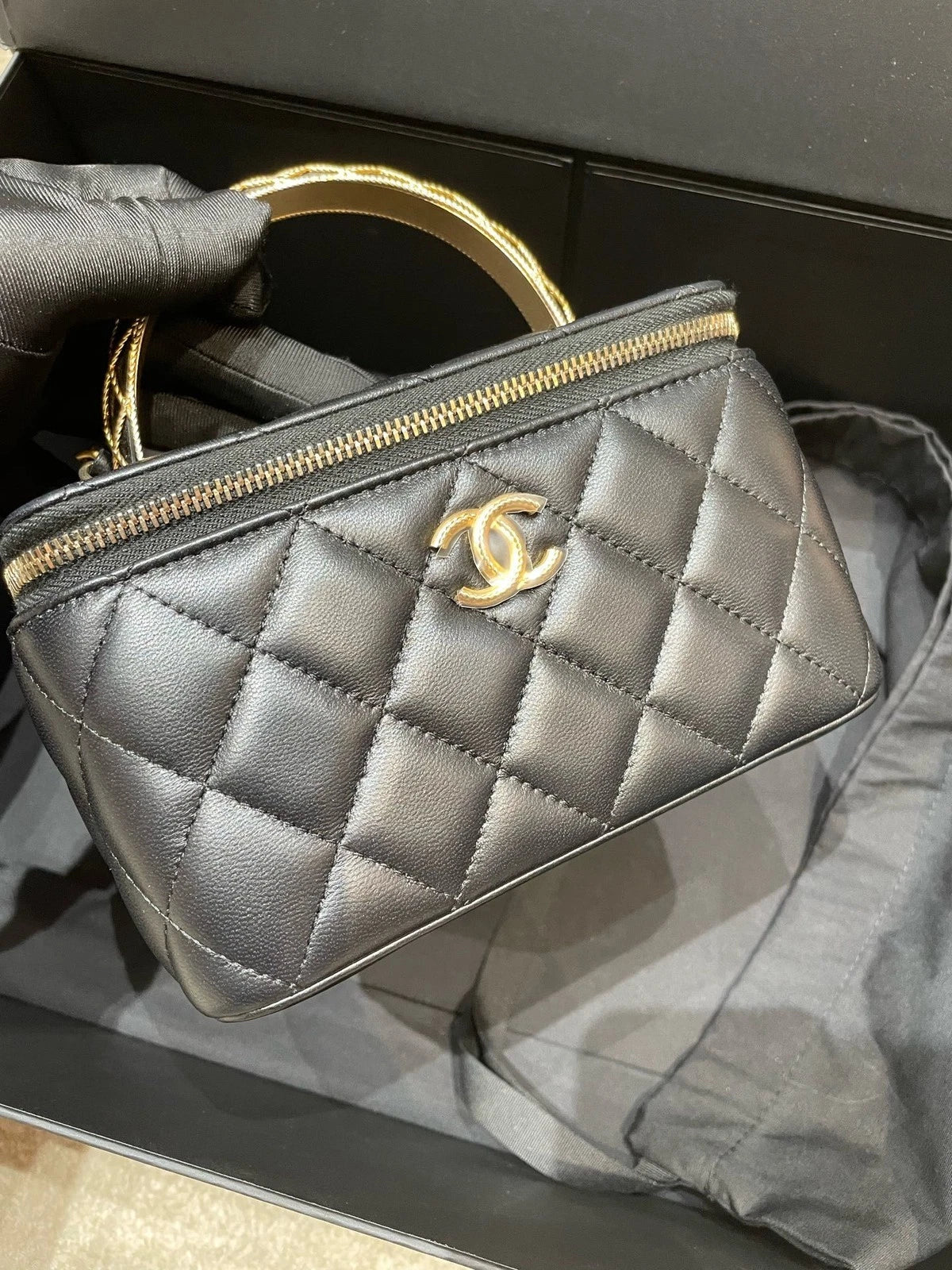 CHANEL Lambskin Metal Handle Vanity Case Bag For Women