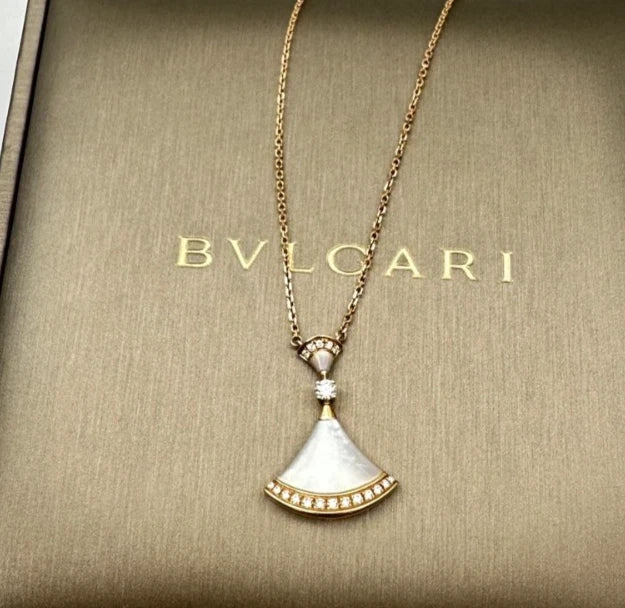 Bvlgari Divas' Dream Pendant Necklace 18K Rose Gold Diamonds Mother of Pearl