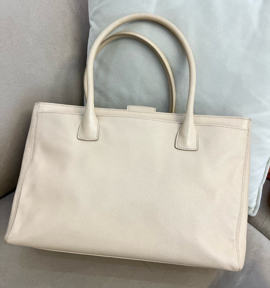 Chanel Cerf MM Tote Handbag Crossbody White Gold Used Women Classic