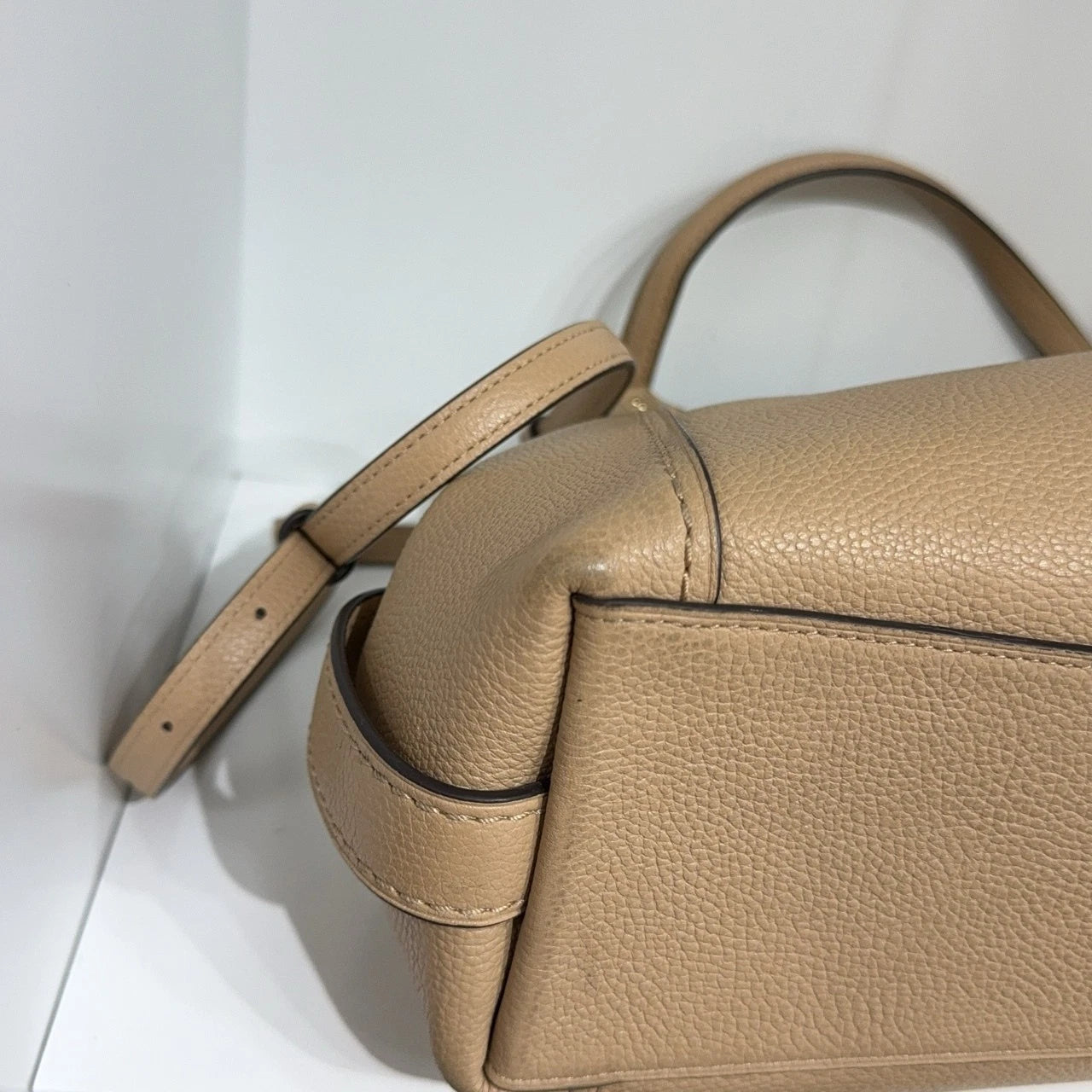 Coach Beige Leather Bucket Shoulder Crossbody Handbag For Women
