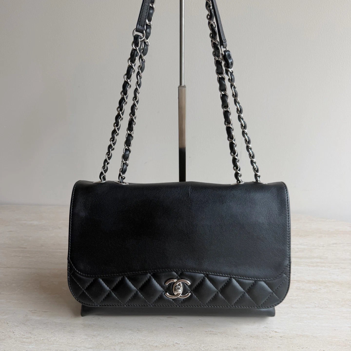 Chanel Diamond Calfskin Leather Flap Chain Shoulder Bag Silver Hardware