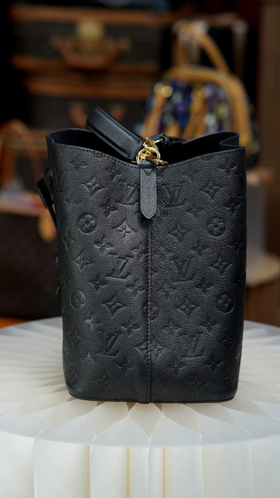 Louis Vuitton Neonoe MM M45256 Empreinte Black Shoulder Bag Excellent