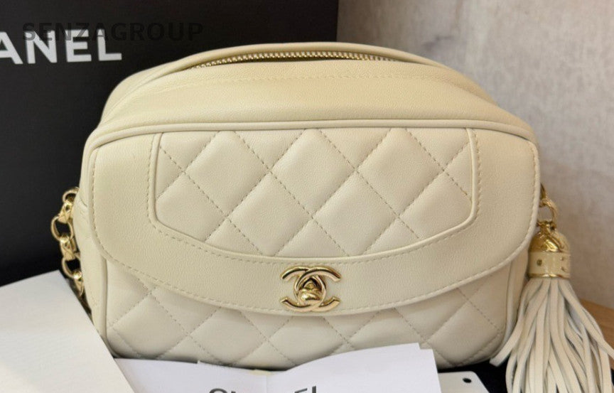 CHANEL Camera bag Diamond pattern White Chain Shoulder bag