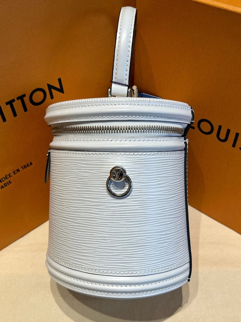 Louis Vuitton White Epi Leather Bucket Bag For Women