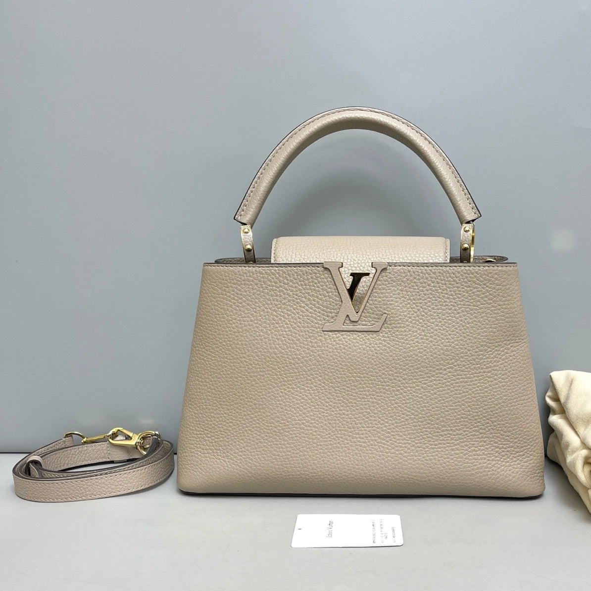 Louis Vuitton Capucines Gold Gray Crossbody Top Handle Excellent