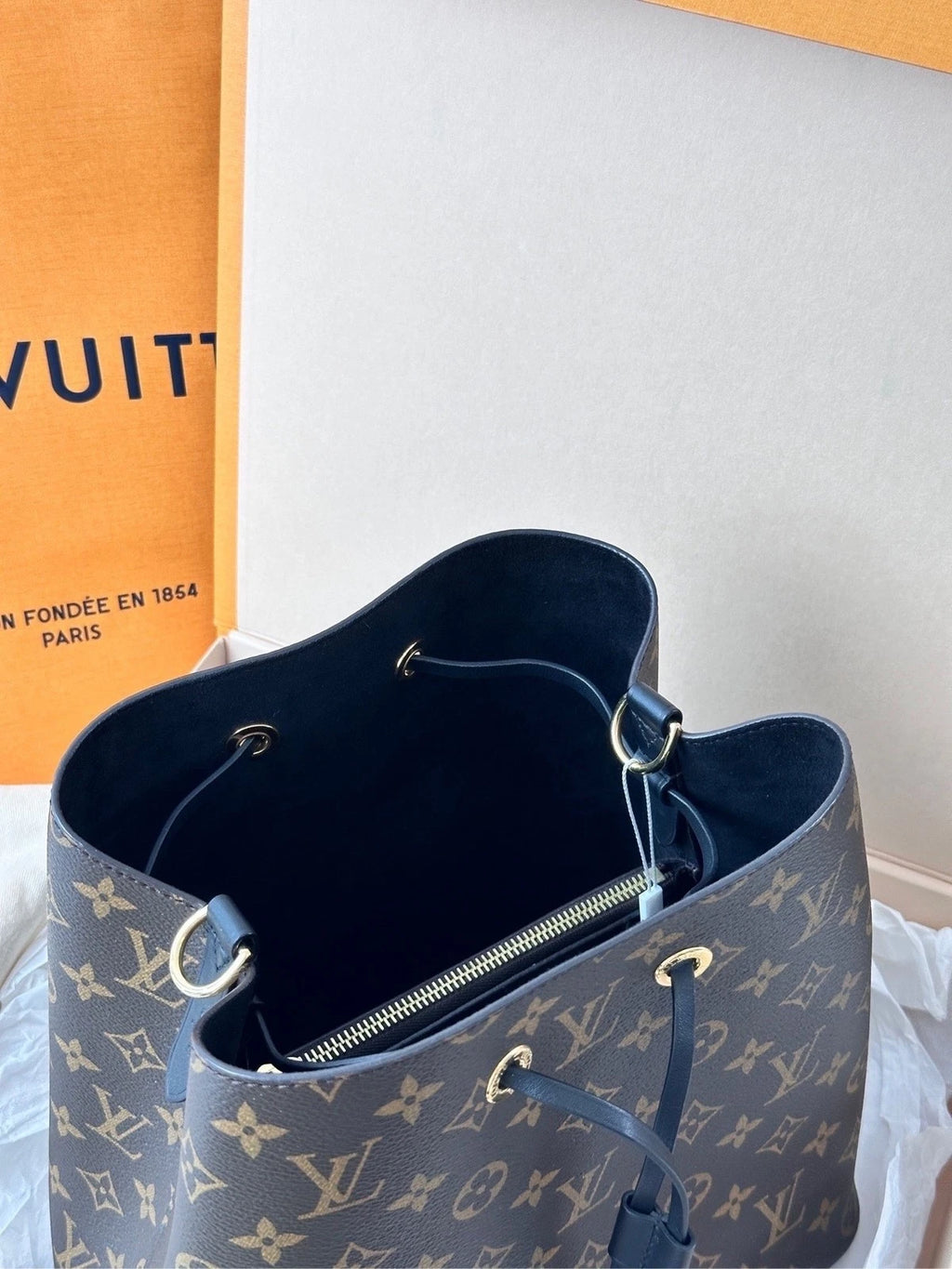 Louis Vuitton Canvas Bucket Shoulder Bag For Women