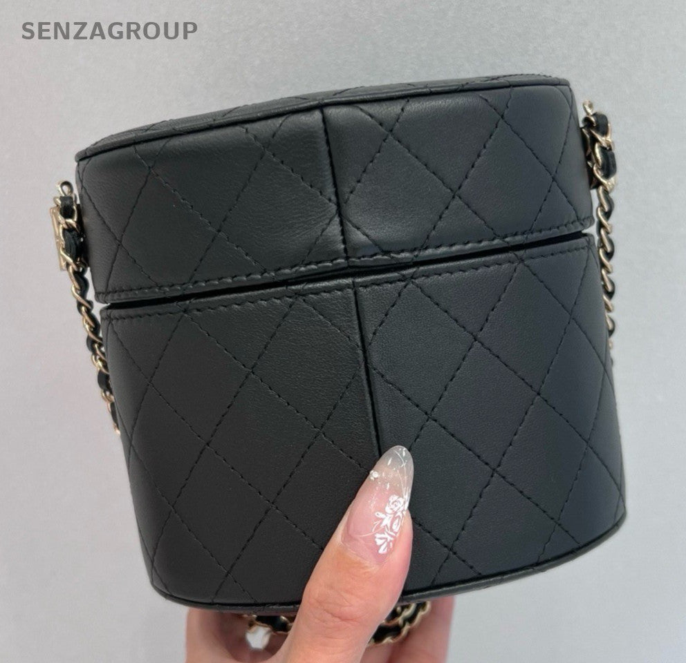 Chanel Diamond Chain Crossbody Black Gold Used Women Classic Fashion