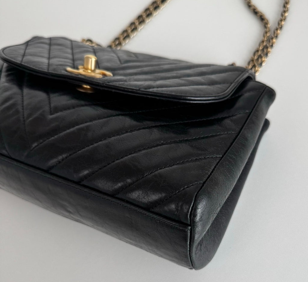 Chanel Chevron PM Chain Shoulder Bag Crossbody Black Gold Women Classic Fashion