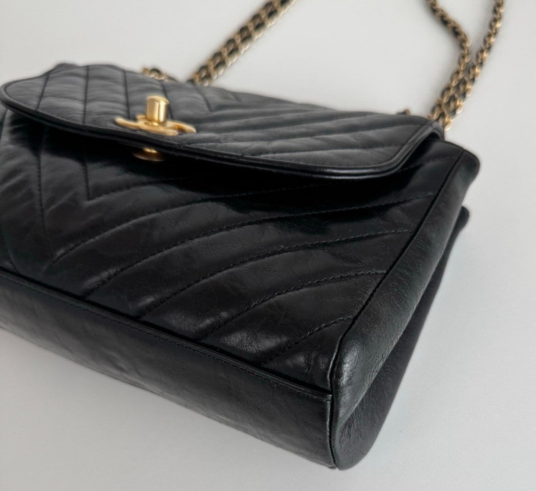 Chanel Chevron PM Chain Shoulder Bag Crossbody Black Gold Women Classic Fashion