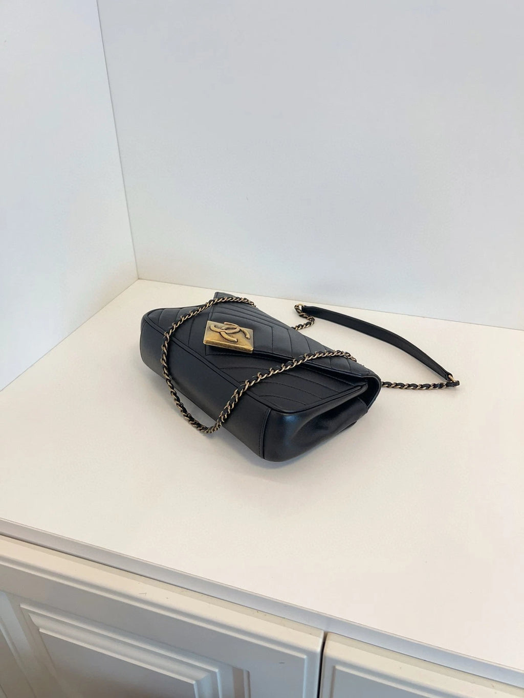 CHANEL Black Gold V-stitch Double C Flap Chain Bag For Women