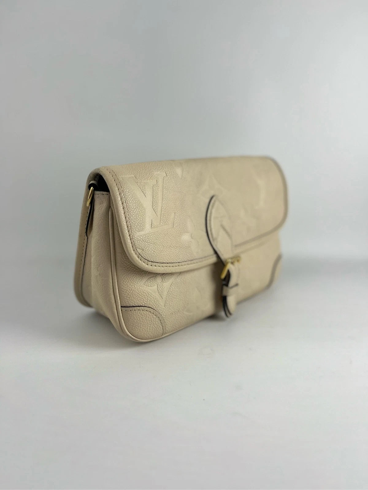 Louis Vuitton Diane White Shoulder Bag Crossbody Gold Hardware