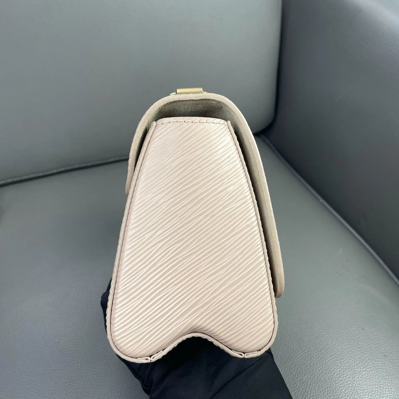 Louis Vuitton Pink Epi Leather Twist Handbag Shoulder Crossbody For Women