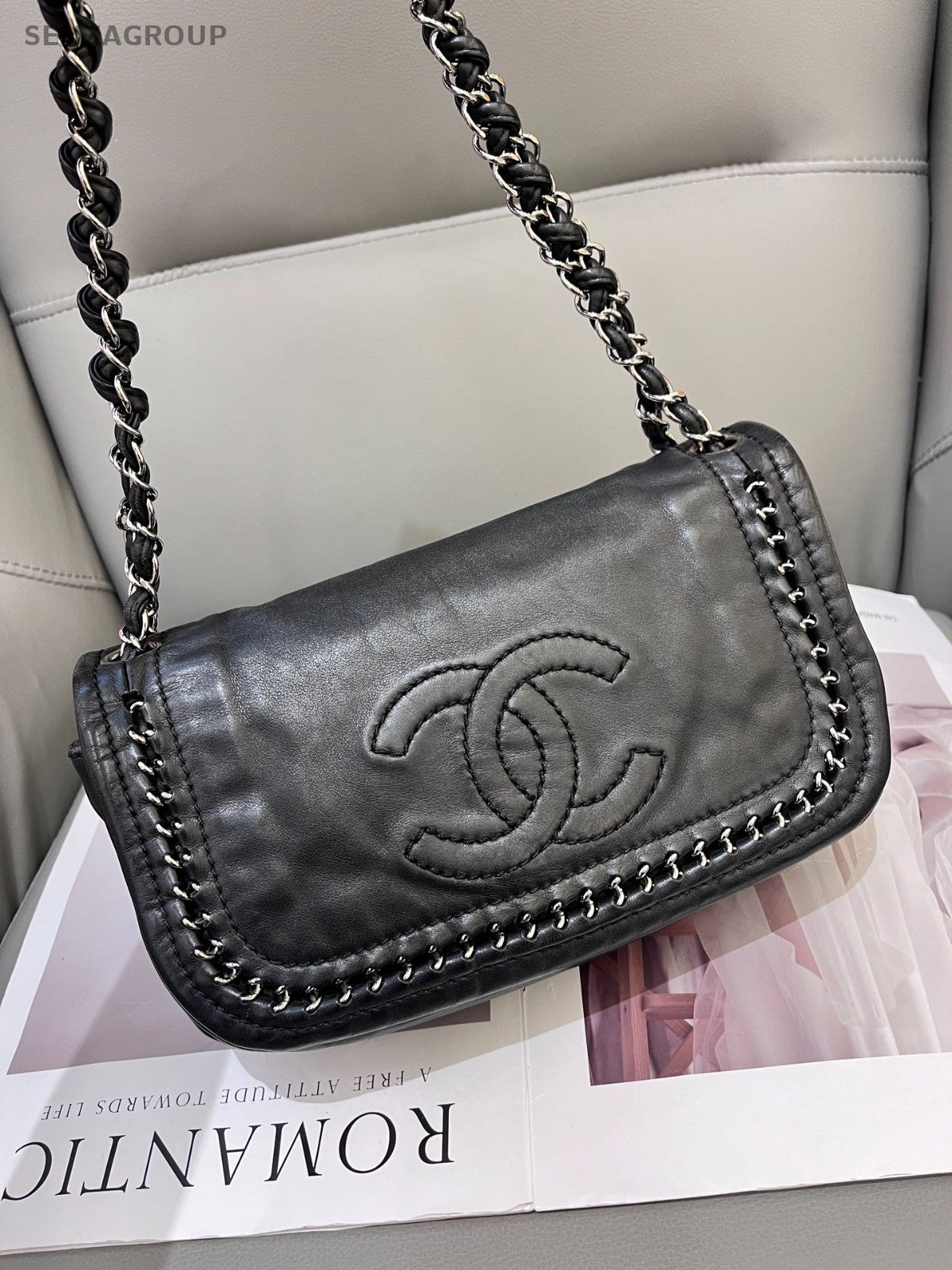 CHANEL Hobo CC Logo Chain Shoulder bag Black Women